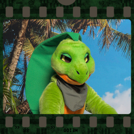 Eurofurence 2022 fursuit photoshoot. Preview picture of Kalidos the Grovyle