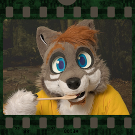 Eurofurence 2023 fursuit photoshoot. Preview picture of Darevenin